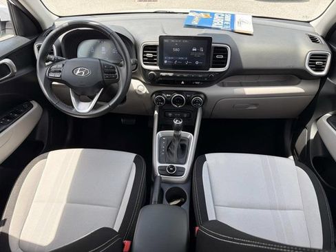 Used 2025 Hyundai Venue SEL FWD image 21