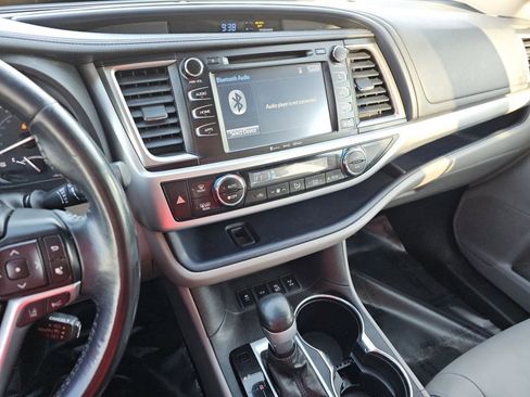 Used 2017 Toyota Highlander XLE image 33