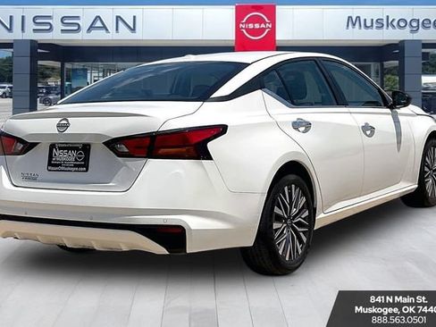 Used 2025 Nissan Altima 2.5 SV FWD image 5