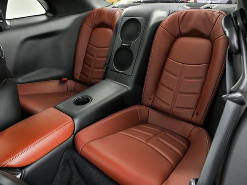 Used 2019 Nissan GT-R Premium w/ Premium Interior Package image 24