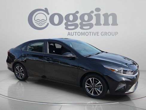 Used 2024 Kia Forte LXS w/ LXS Technology Package FWD image 7