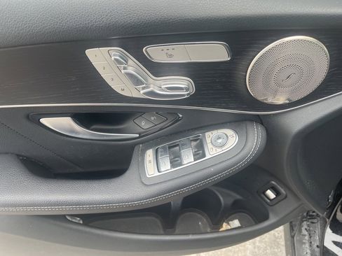 Used 2021 Mercedes-Benz GLC 300 4MATIC image 11