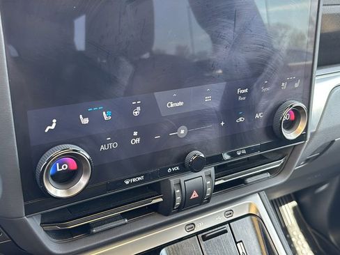 Used 2024 Lexus GX 550 w/ Accessory Package (2T) image 21