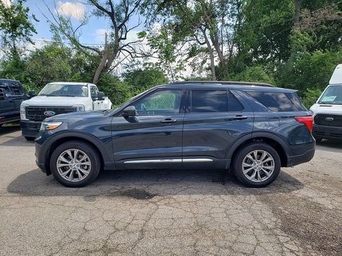Used 2023 Ford Explorer XLT w/ Equipment Group 202A AWD/4WD image 5