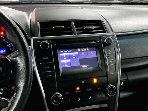 Used 2015 Toyota Camry LE image 6