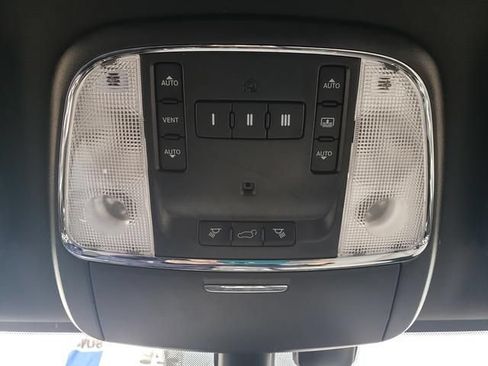 Used 2018 Jeep Grand Cherokee Limited AWD/4WD image 25