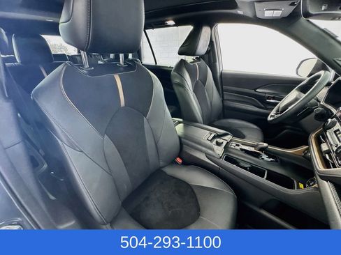 Used 2024 Toyota Grand Highlander AWD Hybrid image 32