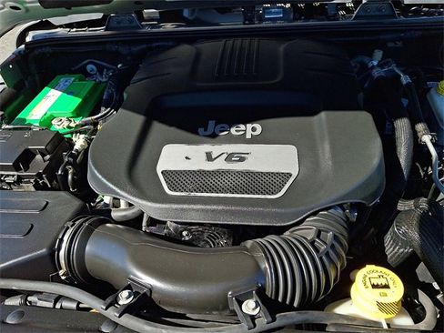 Used 2017 Jeep Wrangler Unlimited Sahara w/ Connectivity Group image 34
