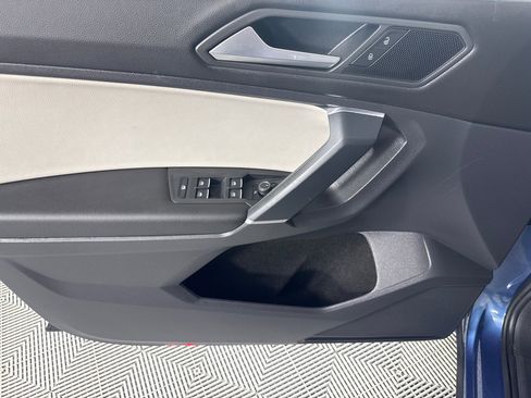 Used 2020 Volkswagen Tiguan SE w/ Panoramic Sunroof Package image 13