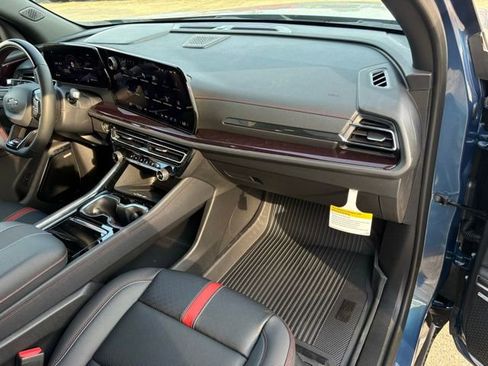 New 2026 Chevrolet Traverse RS image 16