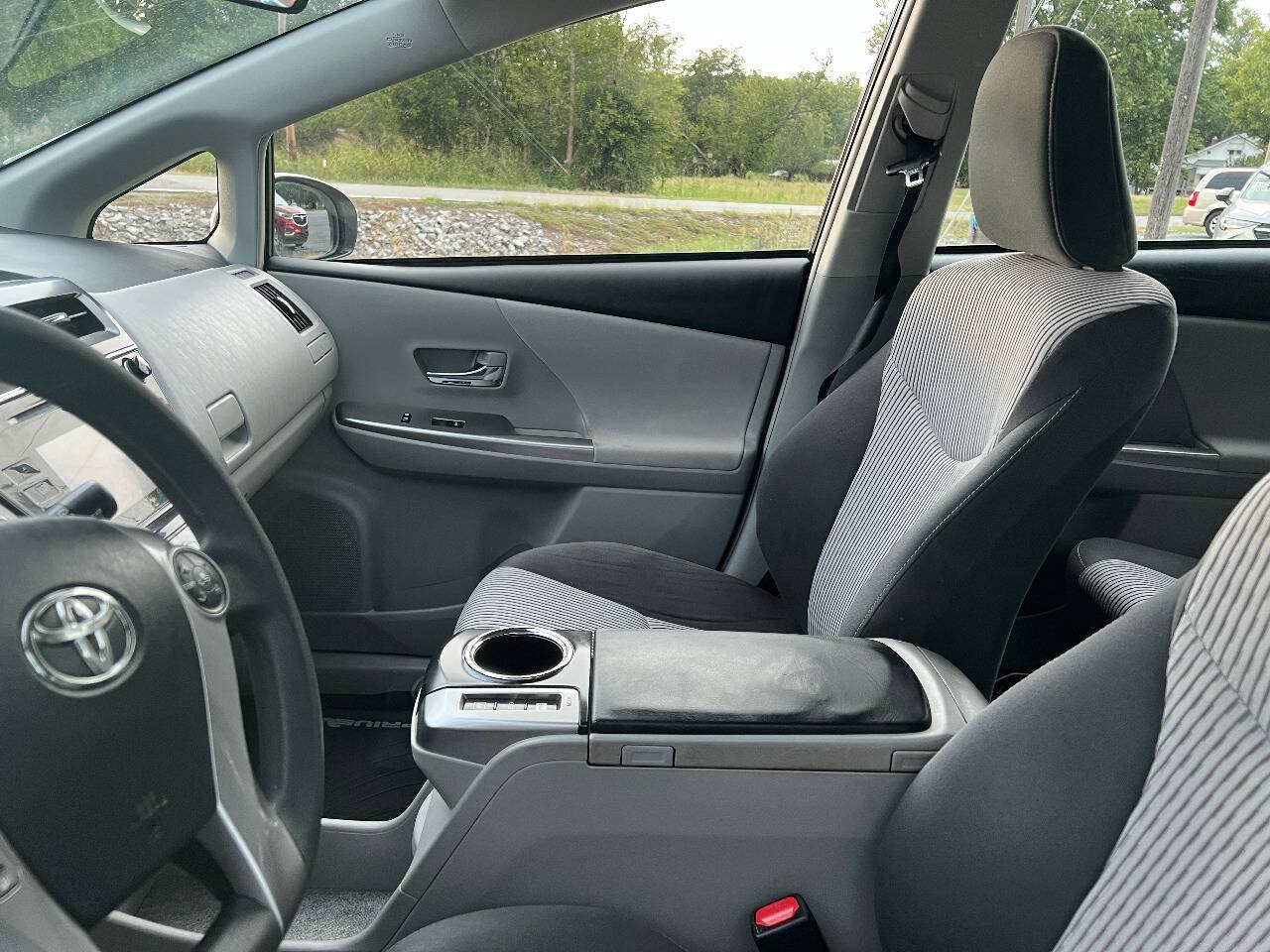 Used 2016 Toyota Prius V Two FWD image 12