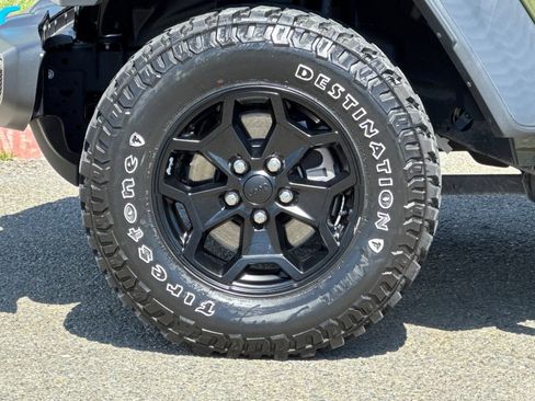 Used 2023 Jeep Wrangler Unlimited w/ Cold Weather Group AWD/4WD image 32