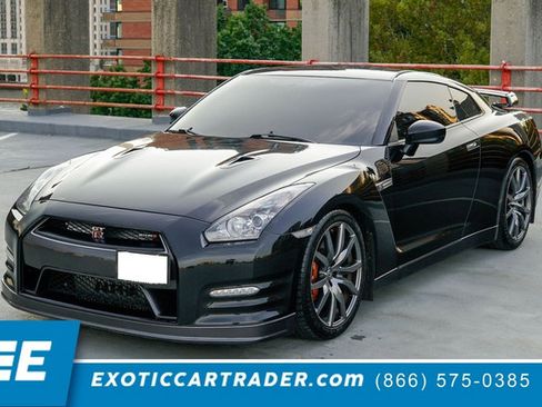 Used 2014 Nissan GT-R Premium w/ Premium Interior Package image 1