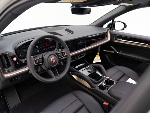 New 2026 Porsche Cayenne image 4
