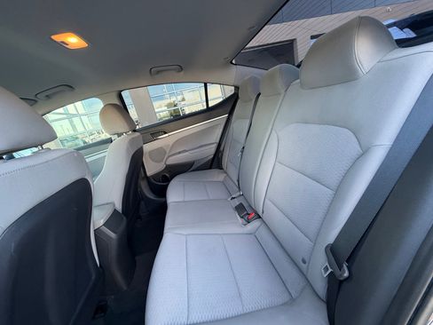 Used 2020 Hyundai Elantra SE image 17