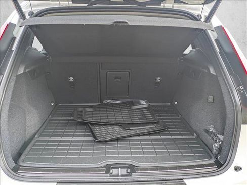 Used 2023 Volvo XC40 B5 Plus w/ Driver Assist Package image 7