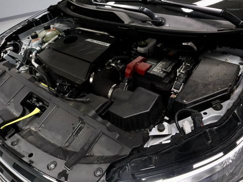 Certified 2025 Nissan Rogue SV image 17