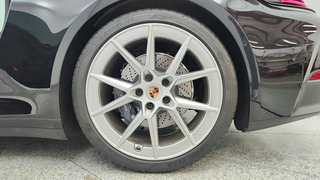 Used 2025 Porsche 911 Carrera RWD image 14