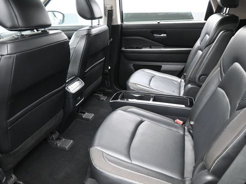 Used 2022 Nissan Pathfinder SL w/ SL Premium Package FWD image 11