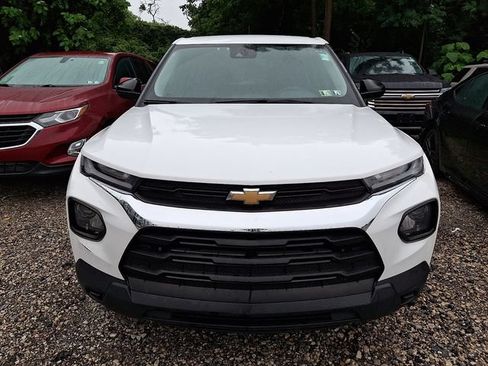 Used 2023 Chevrolet TrailBlazer LS FWD image 2