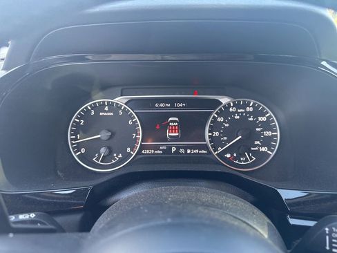 Used 2024 Nissan Pathfinder SV AWD/4WD image 17