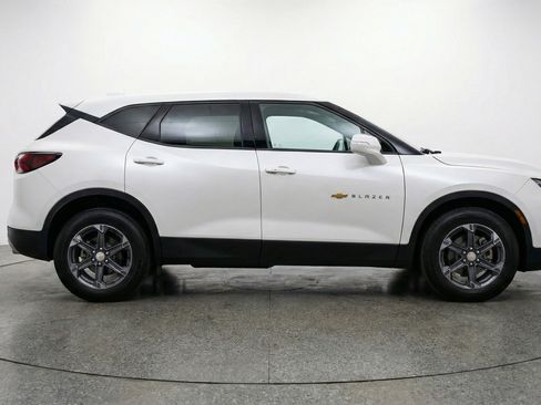 Used 2025 Chevrolet Blazer LT image 11