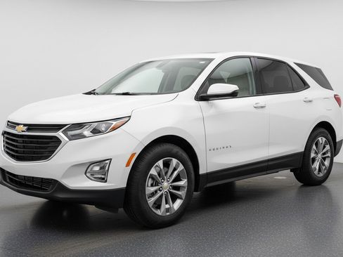 Used 2025 Chevrolet Equinox LT image 3