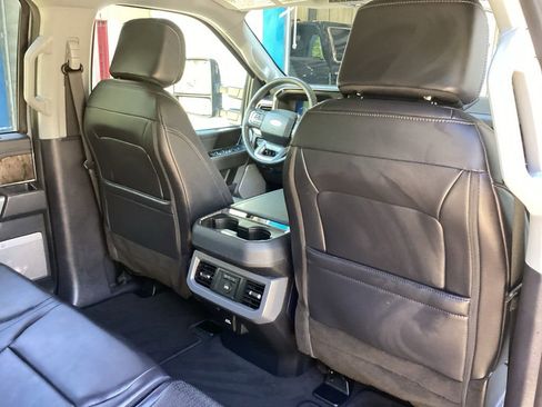 Used 2025 Ford F250 Lariat w/ Black Appearance Package AWD/4WD image 36