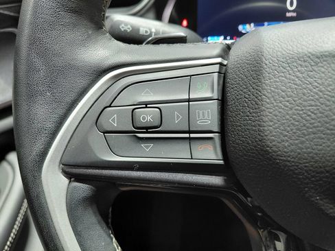 Used 2022 Jeep Grand Cherokee Altitude AWD/4WD image 34
