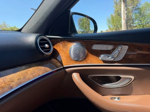 Used 2017 Mercedes-Benz E 300 4MATIC image 35