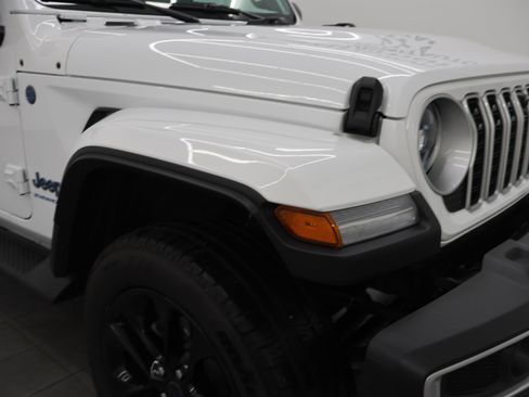 Used 2025 Jeep Wrangler Unlimited Sahara AWD/4WD image 22