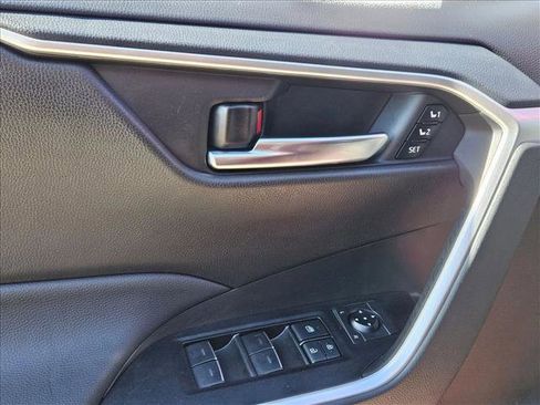 Used 2025 Toyota RAV4 XLE Premium image 10