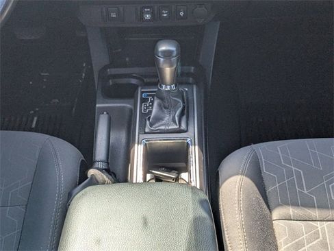 Used 2018 Toyota Tacoma TRD Sport image 17