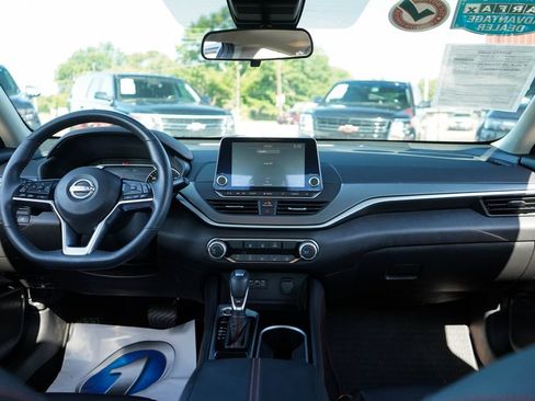 Used 2023 Nissan Altima 2.5 SR AWD/4WD image 9