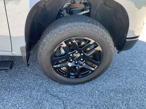 Used 2025 Chevrolet Silverado 1500 Custom Trail Boss w/ Dark Appearance Package AWD/4WD image 38