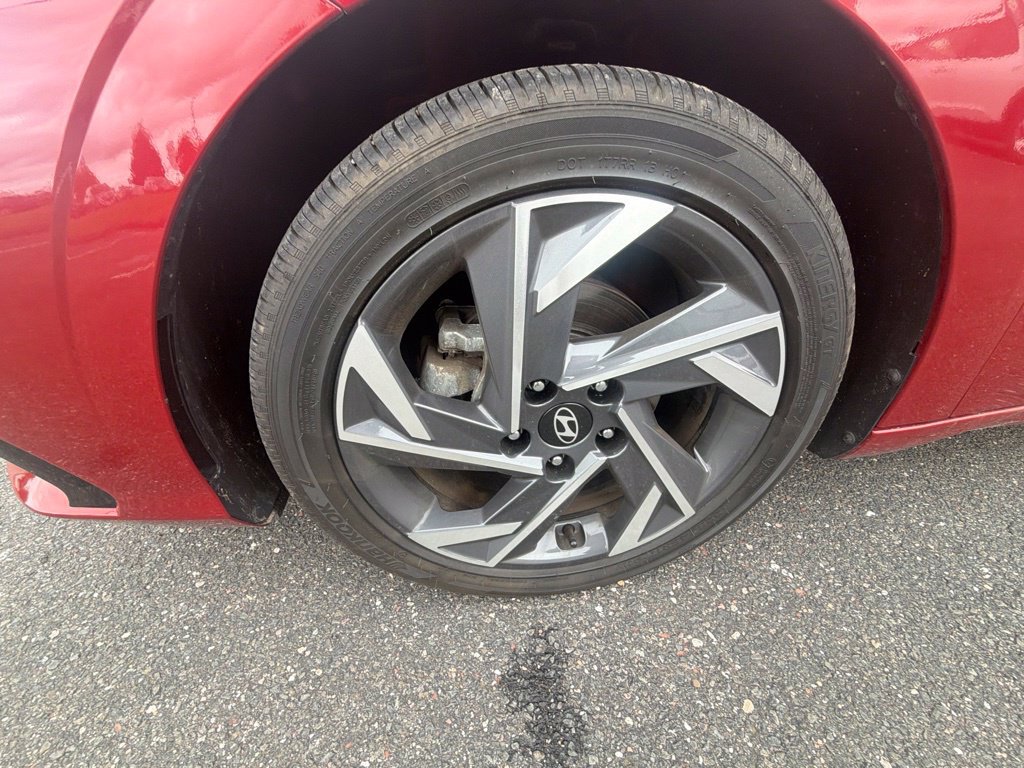 Certified 2025 Hyundai Elantra Limited FWD image 9