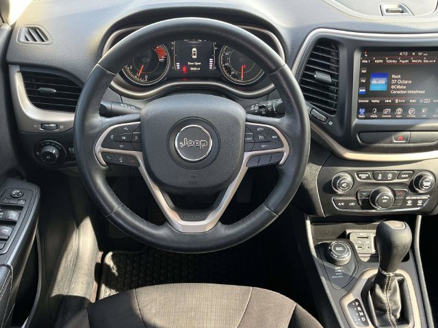 Used 2016 Jeep Cherokee Latitude w/ Cold Weather Group AWD/4WD image 17