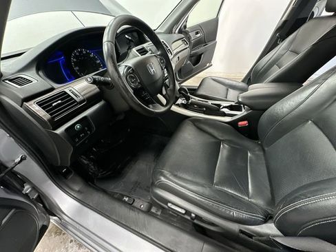 Used 2017 Honda Accord Touring image 17