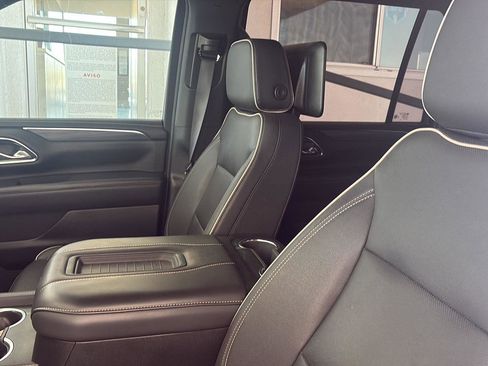 Used 2023 GMC Yukon XL SLT w/ SLT Premium Package RWD image 12