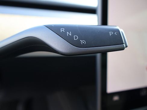 Used 2023 Tesla Model Y Long Range image 46