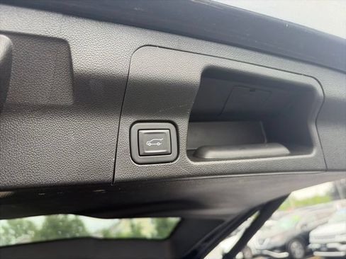 Used 2023 GMC Acadia SLE w/ Driver Convenience Package AWD/4WD image 12