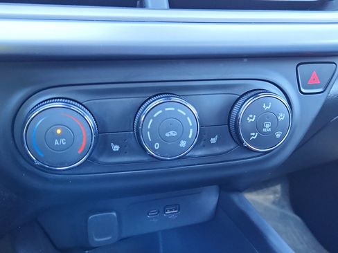 Used 2024 Chevrolet Trax RS image 21