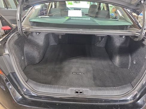 Used 2024 Nissan Altima 2.5 SV FWD image 12