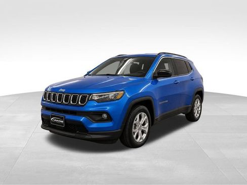 Used 2024 Jeep Compass Latitude AWD/4WD image 3