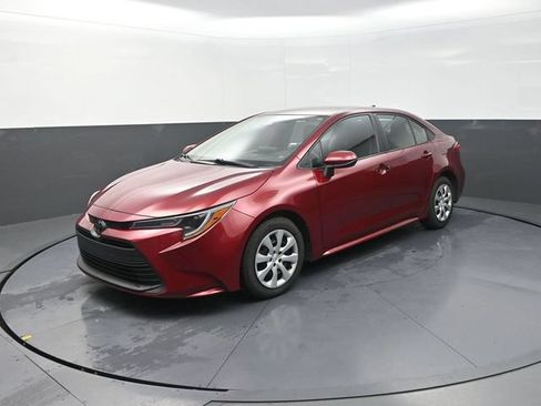 Used 2024 Toyota Corolla LE FWD image 3