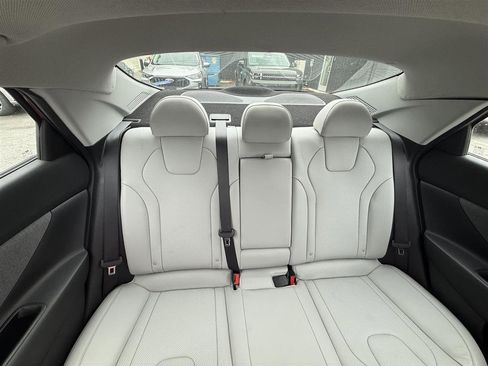 Used 2021 Hyundai Elantra Limited FWD image 3