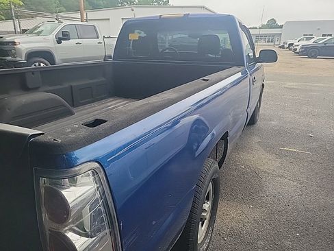 Used 2004 Chevrolet Silverado 1500 W/T RWD image 3