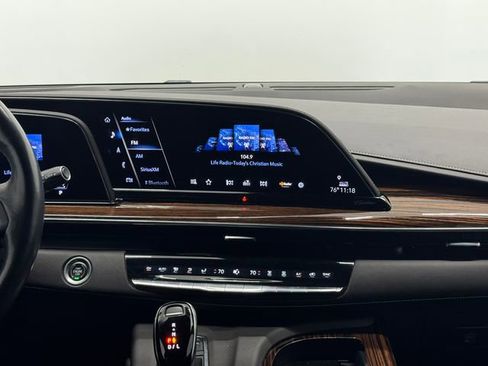 Used 2022 Cadillac Escalade Premium Luxury image 4