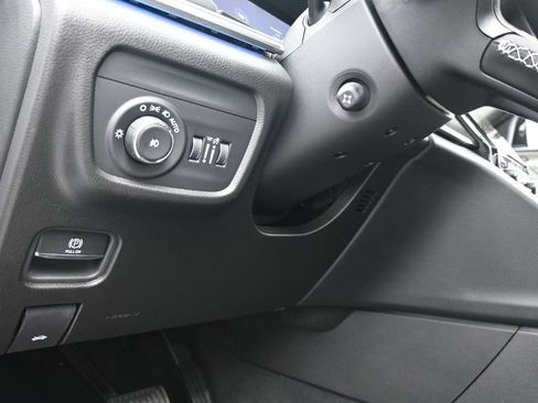 Used 2024 Jeep Grand Cherokee Overland w/ Luxury Tech Group IV image 37