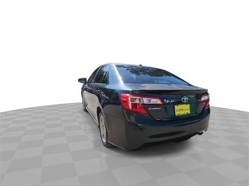 Used 2014 Toyota Camry SE image 7